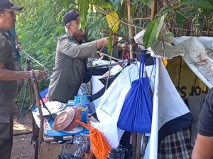 Satpol PP Bongkar Tenda Rahasia Dekat Patung Dewa Ruci Kuta
