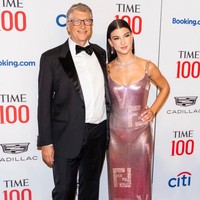 Merilis bisnis aplikasi belanja berbasis AI di usia 22 tahun, Phoebe Gates diklaim tidak meminta bantuan finansial ayahnya, Bill Gates. Hal itu disampaikan sendiri oleh Bill Gates saat diwawancara The New York Times. Foto: FilmMagic/Gotham