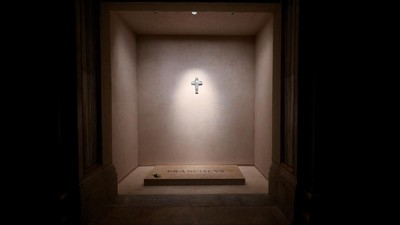 Potret Makam Sederhana Paus Fransiskus di Gereja Santa Maria Maggiore