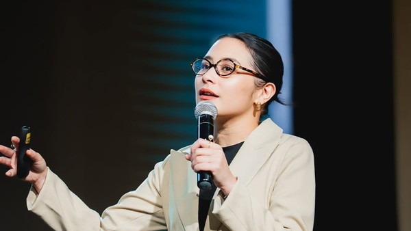 7 Gaya Prilly Latuconsina yang Kini Resmi Jadi Dosen, Sudah Mulai Mengajar