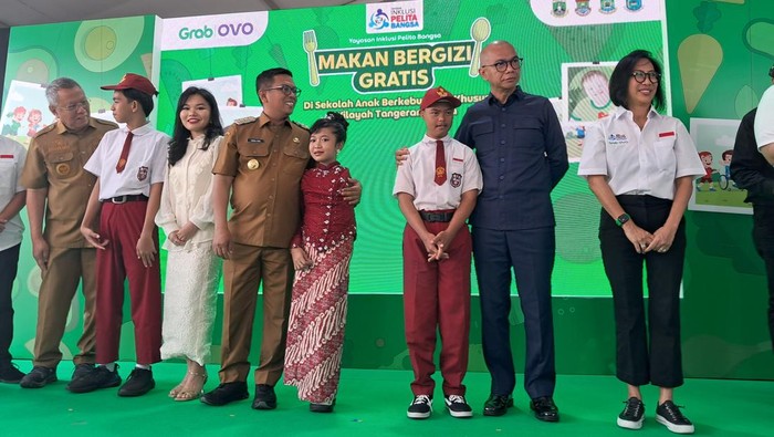 Reda Manthovani (kedua dari kanan)-(Arief/detikcom)