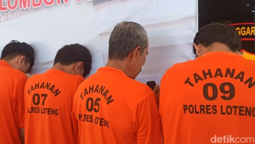 Seorang pria inisial M alias Tuan Bajil (baju 05) asal Desa Sukadana, Kecamatan Pujut, Lombok Tengah saat mengikuti rilis ungkap kasus di Mapolres Lombok Tengah, Senin (28/4/2025).