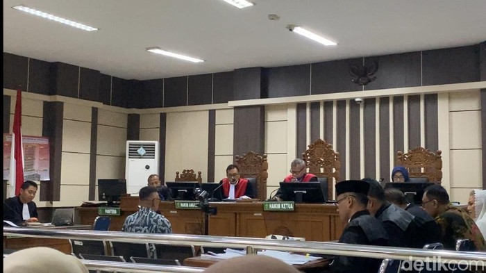 Sidang pemeriksaan saksi kasus dugaan korupsi Mantan Wali Kota Semarang, Hevearita Gunaryanti Rahayu dan suaminya, Alwin Basri di Pengadilan Tipikor Semarang, Kecamatan Semarang Barat, Senin (28/4/2025).