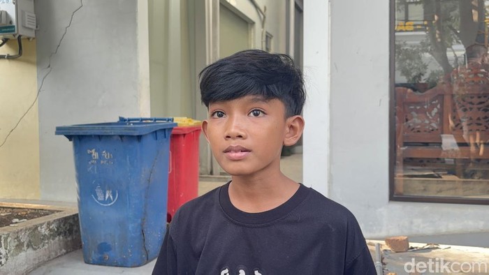 Siswa yang dibanting pelatih usai menang futsal di SMP Labschool Unesa 1 Surabaya.