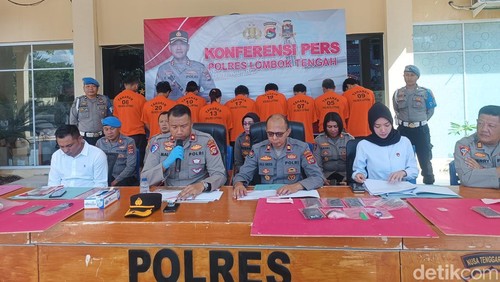 Wakapolres Lombok Tengah Kompol Imam Maladi (tengah) didampingi pejabat utama (PJU) Polres Lombok Tengah saat meliris kasus, Senin (28/4/2025).