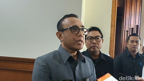Wali Kota Denpasar I Gusti Ngurah Jaya Negara di kantor DPRD Kota Denpasar, Senin (28/4/2025).