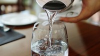 Minum Air Hangat Bisa Bikin Kurus, Mitos atau Fakta? Ini Penjelasan Medisnya