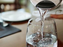 Minum Air Hangat Bisa Bikin Kurus, Mitos atau Fakta? Ini Penjelasan Medisnya