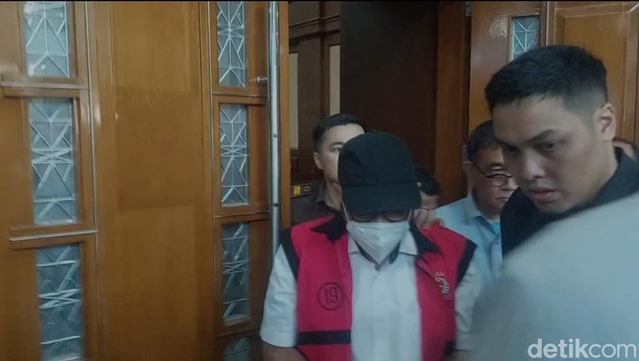 Zarof RIcar bungkam usai ditetapkan jadi tersangka TPPU