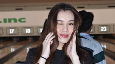7 Foto Aaliyah Massaid Main Bowling Bareng Bestie, Bumil Makin Cantik Glowing