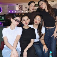 Tampil dengan riasan natural minimalis, penampilan Aaliyah banjir pujian netizen. Tak hanya karena wajahnya yang makin cantik dan glowing, tubuh wanita 23 tahun itu pun terlihat tak banyak berubah meski tengah hamil besar. Foto: Instagram/@aaliyah.massaid