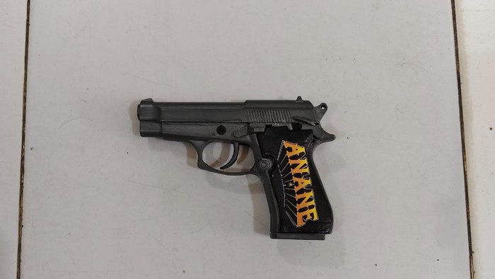 Barang bukti airsoftgun.