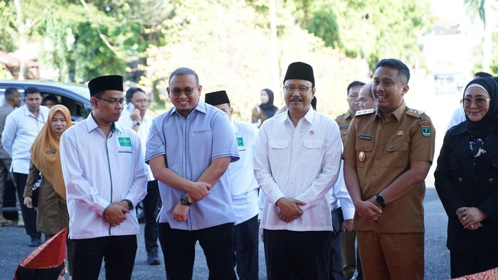 Andre Rosiade dampingi Mensos Gus Ipul di Padang. (Dok. ist)