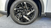 Velg 19 inch untuk varian Prime, sementara itu, velg 18 inch untuk varian Lite. Foto: Ridwan Arifin
