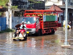 Banjir Rob Kembali Rendam Jalanan Pasuruan