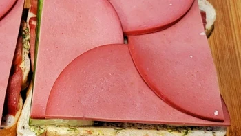 Susunan ham yang rapi sempurna pada sandwich. Foto: Reddit Trev1cent via BrightSide