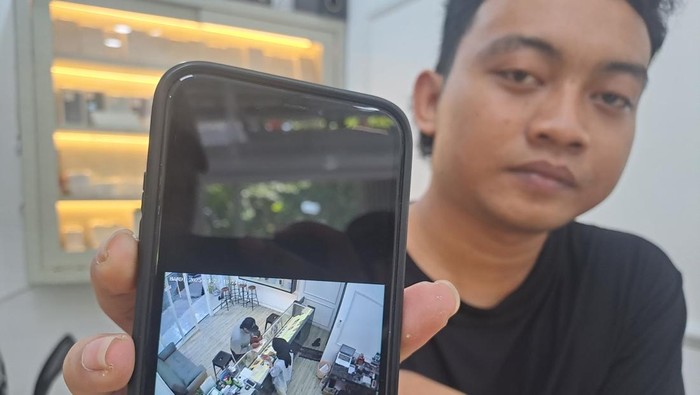 Gendam di Jombang Karyawan Iphone Center Jombang M Faizul Adzim mengatakan rekaman CCTV pelaku
