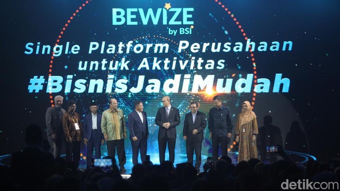 Menteri Investasi dan Hilirisasi sekaligus Kepala BKPM, Rosan Roeslani, bersama CEO BPI Danantara, membuka acara BSI Global Islamic Finance Summit (GIFS) 2025 di Jakarta, Selasa (29/4/2025).