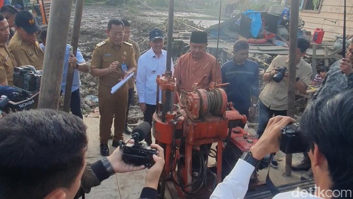 Gubernur bersama wali kota menandai pembangunan jalan layang di Gandus.