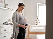 Benarkah Ibu Hamil Minum Air Kelapa Bikin Kulit Bayi Putih?