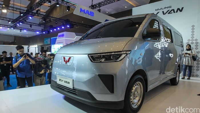 Wuling Motors resmi mengenalkan Wuling EV Van di pameran Periklindo Electric Vehicle Show atau PEVS 2025. Kendaraan komersial listrik tersebut menjadi produk EV keempat pabrikan yang dikenalkan di Indonesia, Selasa (29/4/2025).