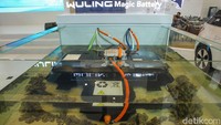 Wuling EV Van dibekali motor listrik dengan semburan tenaga 75 kW. Sementara baterainya 56,2 kWh dengan jangkauan maksimum 400 km. Kemudian untuk mengecas baterai dari 30 ke 80 persen hanya memerlukan waktu 30 menit dengan teknologi fast charging.  