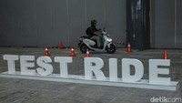 Gimana detikers, tertarik meminang motor listrik? Yuk jajal dulu.  