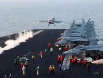 Hindari Serangan Houthi, Jet Tempur AS Jatuh dari Kapal Induk