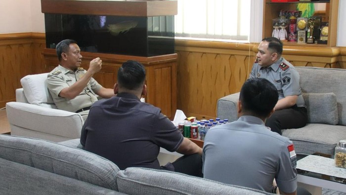 Kantor Imigrasi Jaksel dan Pemkot Jaksel memperkuat kerja sama. Diharapkan kerja sama ini membuat layanan keimigrasian lebih cepat dan murah. (dok Ist)