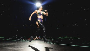 Koreografi Katy Perry juga gak lepas dari sorotan. Dia dianggap setengah hati saat melakukannya. Foto: Instagram Katy Perry
