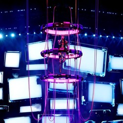 Katy Perry Bikin Panik Lagi, Kesetrum saat Konser