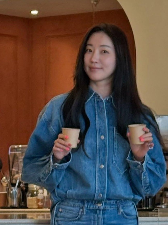 Sa Rang populer lewat karakternya sebagai ‘Yoon Seul’ saat beradu akting dengan Hyun Bin hingga Ha Ji Won dalam drama yang rilis pada 2015 itu. Foto: Instagram @sarangkim.love