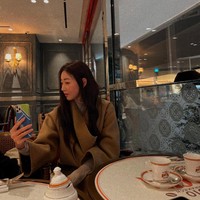 Selain penampilan fisik, netizen juga terkagum dengan energi dan kemampuannya berkomedi meski 10 tahun belakangan mulai jarang tampil di televisi. Foto: Instagram @sarangkim.love