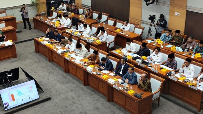 Komisi VIII DPR rapat bersama Kemenag dan Badan Haji (Anggi/detikcom)