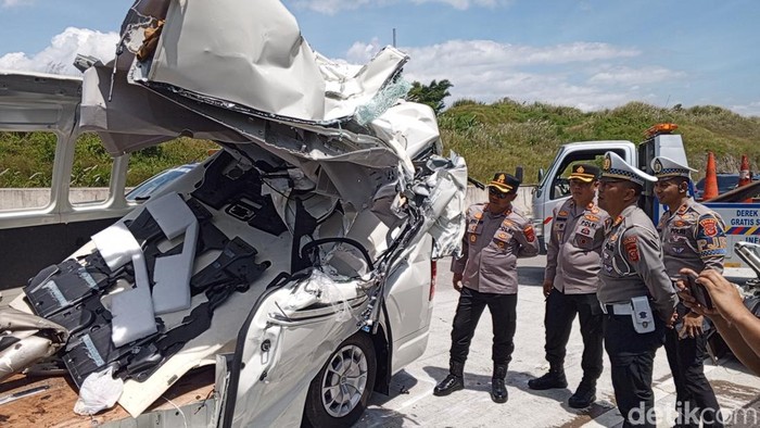 Kondisi kendaraan yang terlibat kecelakaan di Tol Cisumdawu.