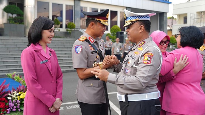 Korlantas Polri menggelar acara Pisah Kenal Dirgakkum Korlantas Polri dari Brigjen Raden Slamet Santoso kepada pejabat baru Brigjen Faizal (dok istimewa)