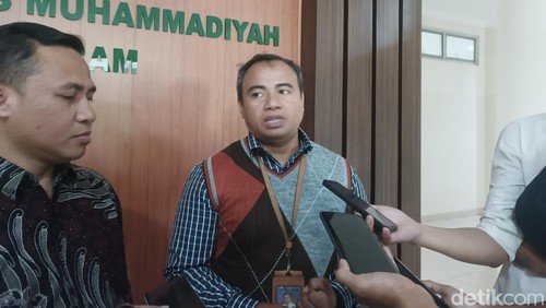 Kuasa hukum Nurul Izati, Yan Mangandar, ditemui di Universitas Muhamadiyah Mataram, Selasa (29/4/2025). (Edi Suryansyah/detikBali)