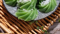 Jajanan pasar di Indonesia banyak ragamnya, begitu juga dengan Malaysia. Salah satunya adalah kue kaswi yang belakangan viral di Malaysia. Sajian kue berbahan dasar tepung beras dan tepung kanji ini bertekstur kenyal, di Indonesia disebut dengan nama kue lumpang. Foto: iStock