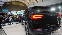 Secara desain, Seres 3 punya tampilan yang agresif berkat garis-garis tajam di hampir seluruh bagian. Model lampu utama atau headlamp-nya cukup modern dengan desain grill yang minimalis.  