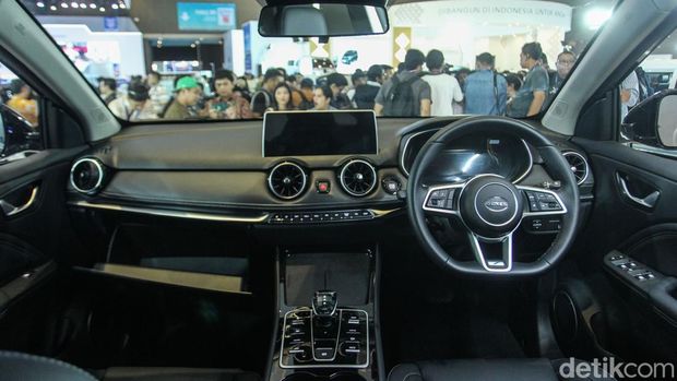 PT Sokonindo Automobile resmi meluncurkan Seres 3 di pameran Periklindo Electric Vehicle Show atau PEVS 2025. Kendaraan berjenis SUV listrik tersebut akan menantang produk lain di kelasnya, seperti Omoda E5 dan BYD Atto 3, Selasa (29/4/2025).