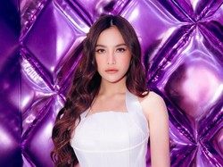 8 Foto Terbaru Mahalini Tampil Bak Barbie Hidup Pakai Rok Mini