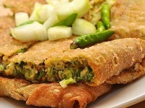 Makan Martabak Telur Pakai Nasi, Disebut Tren Kesenjangan Sosial