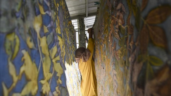 Melihat Pembuatan Batik dengan Pewarna Alami dari Tumbuhan