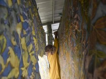 Melihat Pembuatan Batik dengan Pewarna Alami dari Tumbuhan