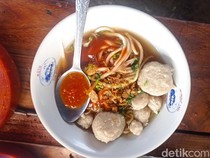 Cuma Goceng! Mi Bakso Gerobakan Mas Lardi di Tasikmalaya