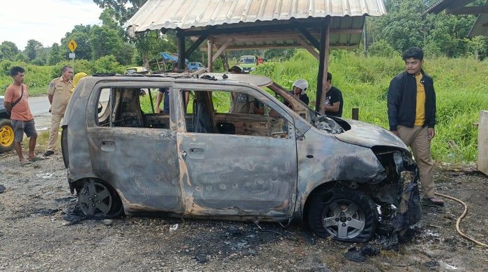 Mobil terbakar usai isi BBM di SPBU Malili Luwu Timur.