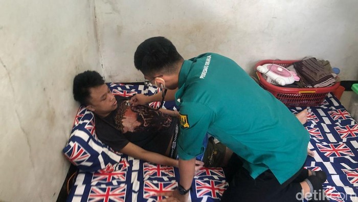 Muhammad Abi Rahman Saputra (19) remaja asal Desa Margaluyu, Sukaraja, Kabupaten Sukabumi yang mengalami penyakit langka