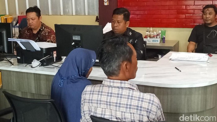 Ngadinah (103) laporkan anaknya atas penganiayaan masalah surat tanah di Palembang, Sumsel.
