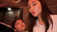 Kedekatan Nikita Willy dan Issa Xander begitu dekat. Ia seringkali mengajak anak pertama tersebut makan bersama dan memanfaatkan waktu berdua. Foto: Instagram/nikitawillyofficial94