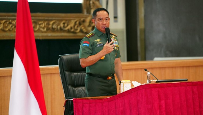 Panglima TNI Jenderal Agus Subiyanto memberikan pembekalan kepada siswa-siswi Kelas XI Angkatan ke-34 SMA Taruna Nusantara.